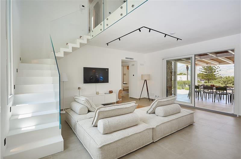 4 bedroom villa with pool, Castellammare del Golfo, sleeps 8-10