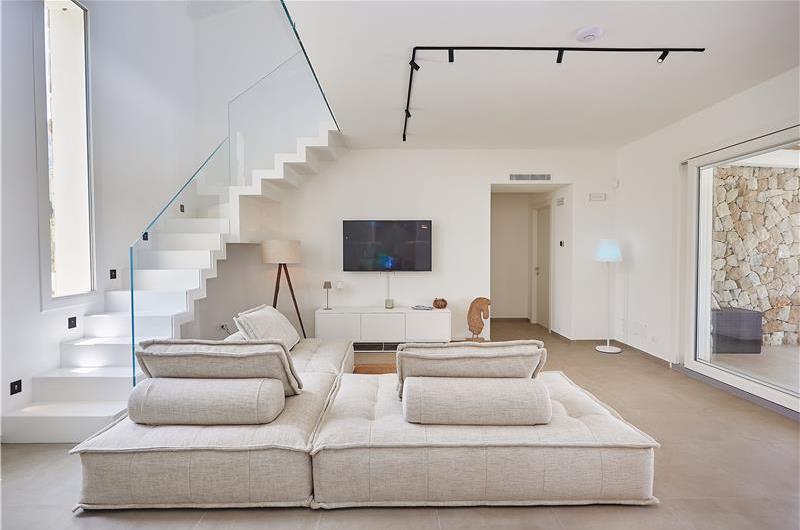 4 bedroom villa with pool, Castellammare del Golfo, sleeps 8-10