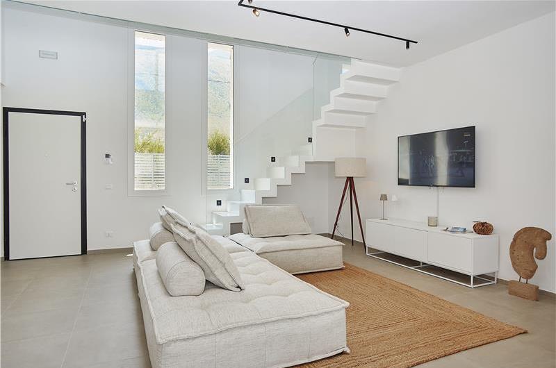 4 bedroom villa with pool, Castellammare del Golfo, sleeps 8-10