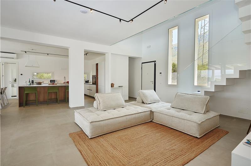 4 bedroom villa with pool, Castellammare del Golfo, sleeps 8-10