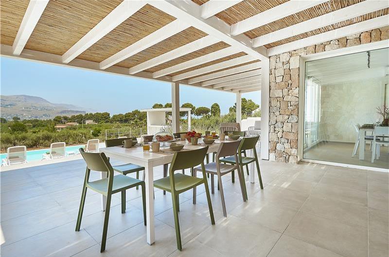 4 bedroom villa with pool, Castellammare del Golfo, sleeps 8-10