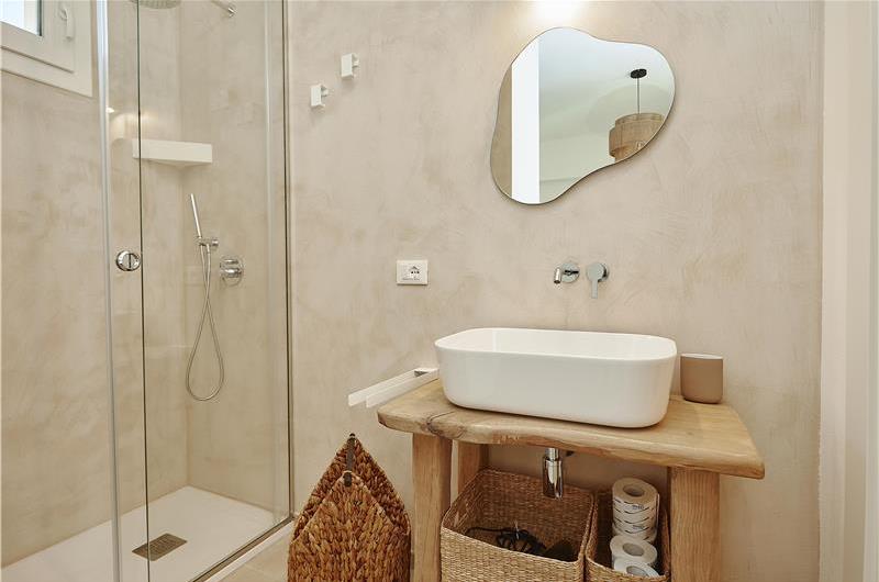 4 bedroom villa with pool, Castellammare del Golfo, sleeps 8-10