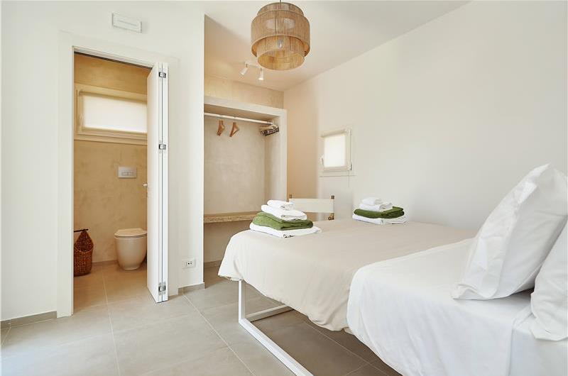 4 bedroom villa with pool, Castellammare del Golfo, sleeps 8-10