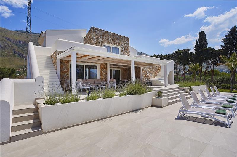 4 bedroom villa with pool, Castellammare del Golfo, sleeps 8-10