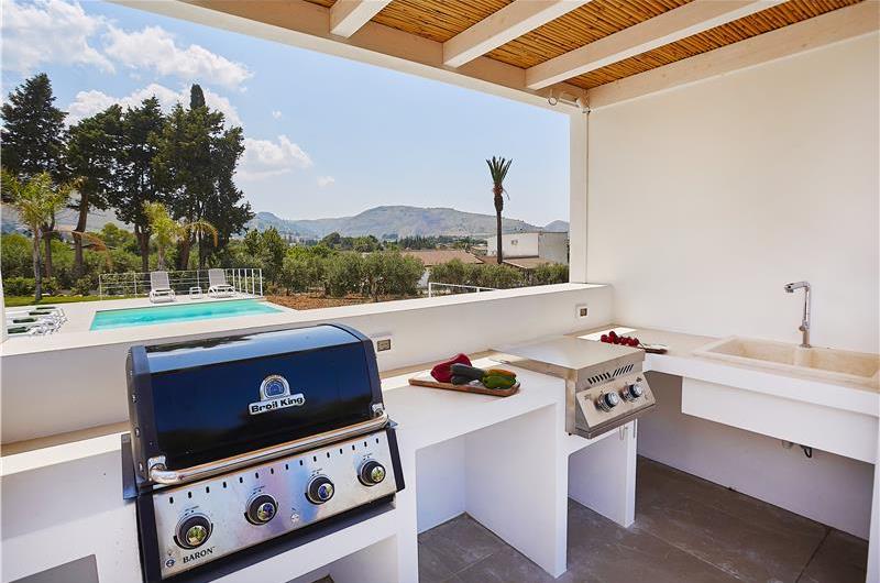 4 bedroom villa with pool, Castellammare del Golfo, sleeps 8-10