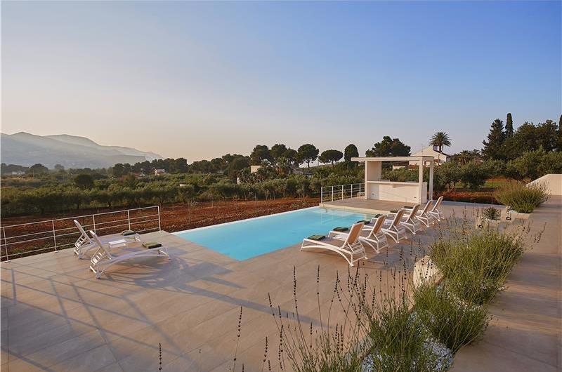 4 bedroom villa with pool, Castellammare del Golfo, sleeps 8-10