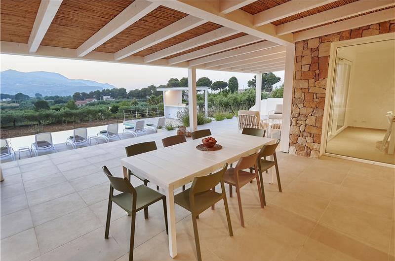 4 bedroom villa with pool, Castellammare del Golfo, sleeps 8-10