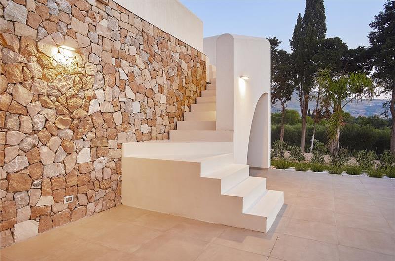 4 bedroom villa with pool, Castellammare del Golfo, sleeps 8-10