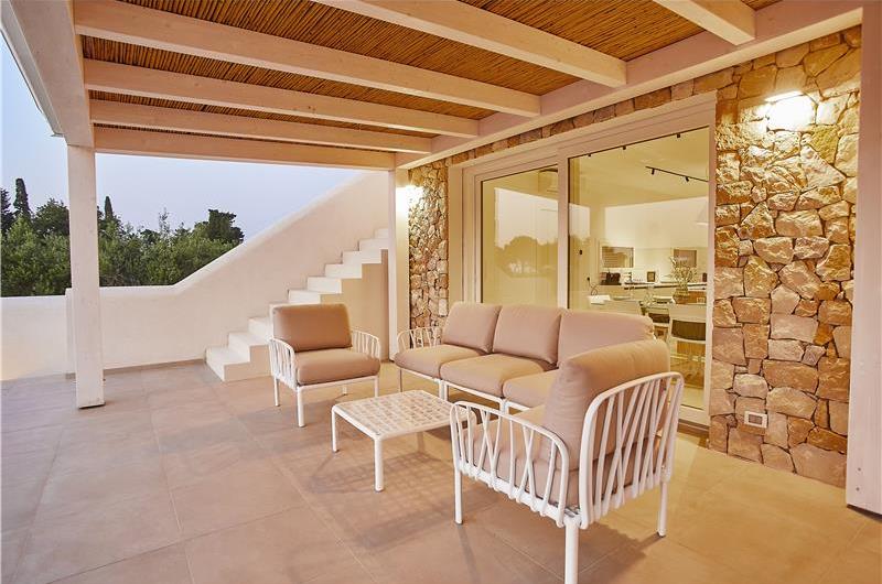 4 bedroom villa with pool, Castellammare del Golfo, sleeps 8-10