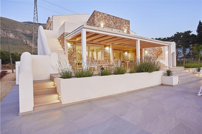 4 bedroom villa with pool, Castellammare del Golfo, sleeps 8-10