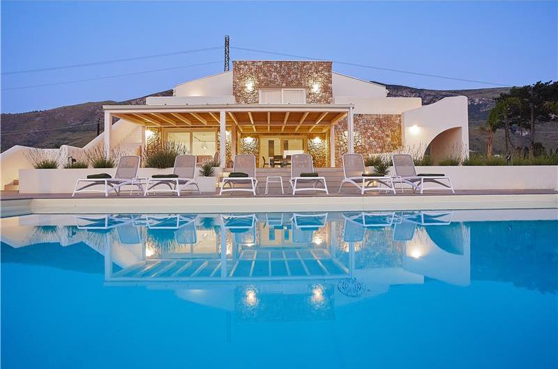 4 bedroom villa with pool, Castellammare del Golfo, sleeps 8-10