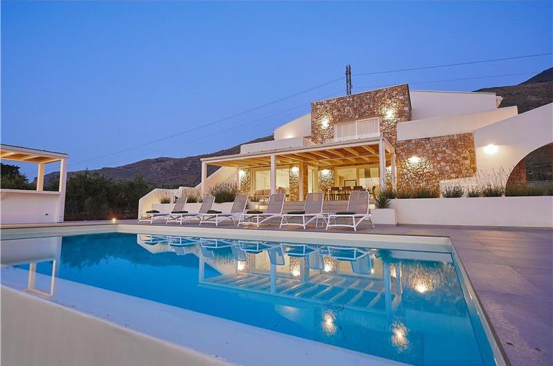 4 bedroom villa with pool, Castellammare del Golfo, sleeps 8-10