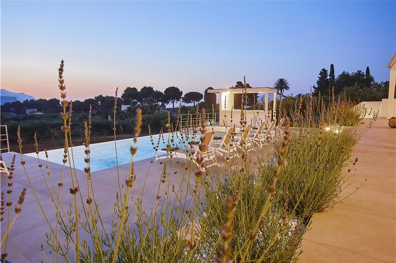 4 bedroom villa with pool, Castellammare del Golfo, sleeps 8-10