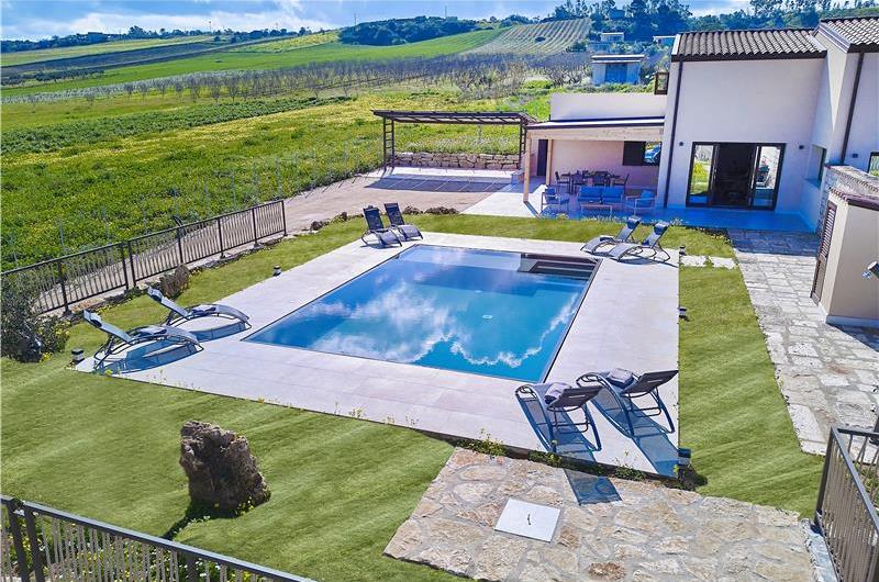 Two 3 bedroom villas with private pools, Alcamo, each sleeps 6-7