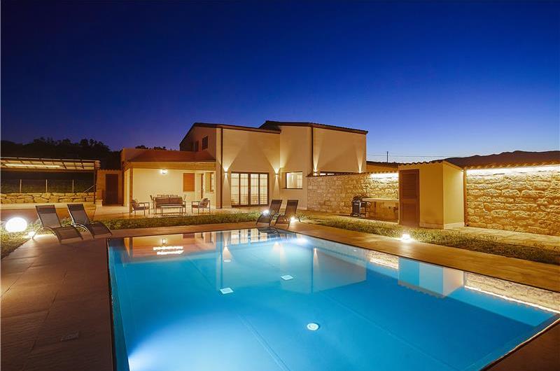 Two 3 bedroom villas with private pools, Alcamo, each sleeps 6-7