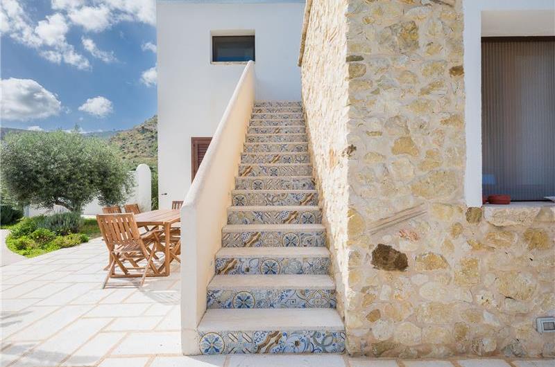 4 bedroom villa with infinity pool, Alcamo, sleeps 6-8