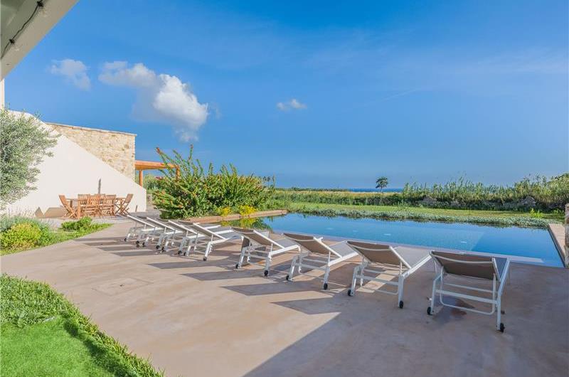 4 bedroom villa with infinity pool, Alcamo, sleeps 6-8