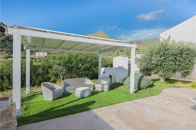 4 bedroom villa with infinity pool, Alcamo, sleeps 6-8
