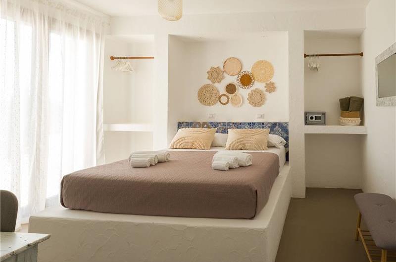 4 bedroom villa with infinity pool, Alcamo, sleeps 6-8