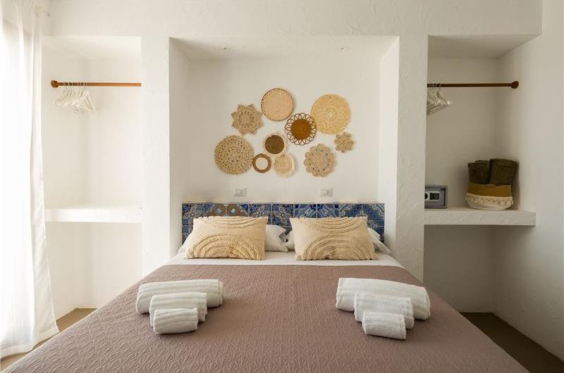 4 bedroom villa with infinity pool, Alcamo, sleeps 6-8