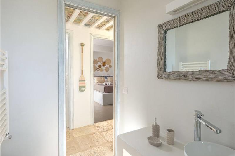 4 bedroom villa with infinity pool, Alcamo, sleeps 6-8