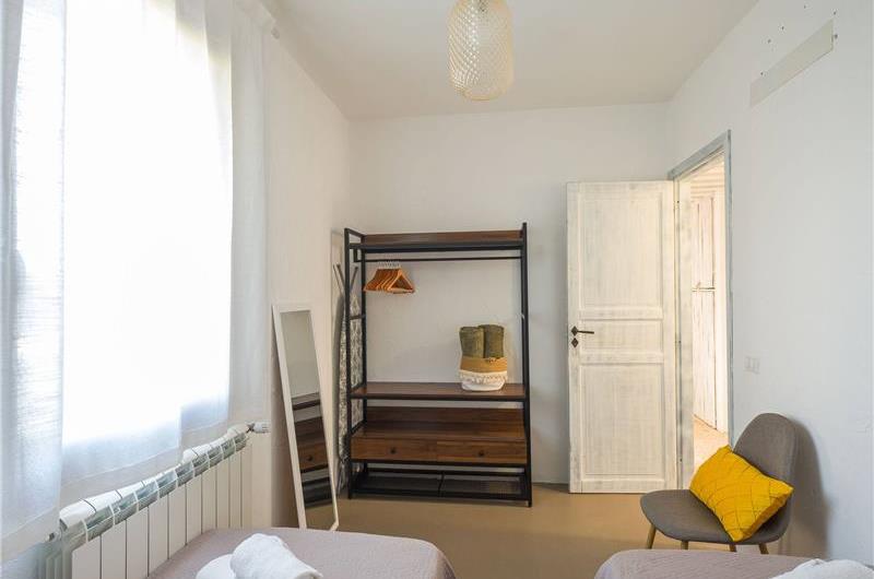 4 bedroom villa with infinity pool, Alcamo, sleeps 6-8