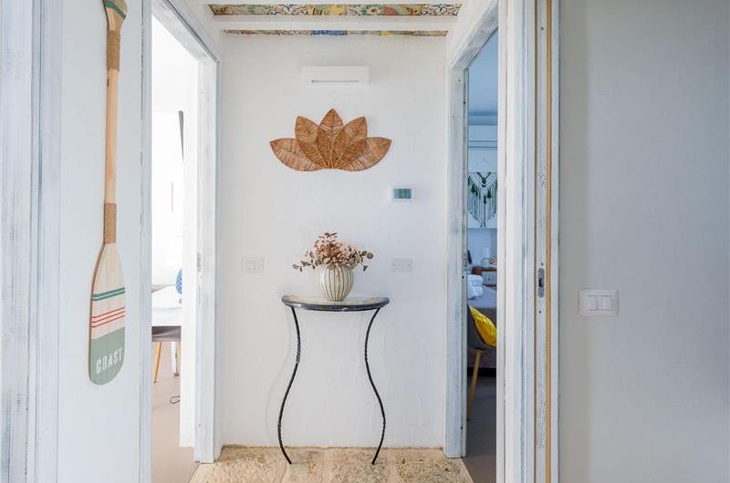 4 bedroom villa with infinity pool, Alcamo, sleeps 6-8