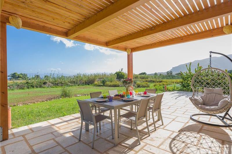4 bedroom villa with infinity pool, Alcamo, sleeps 6-8
