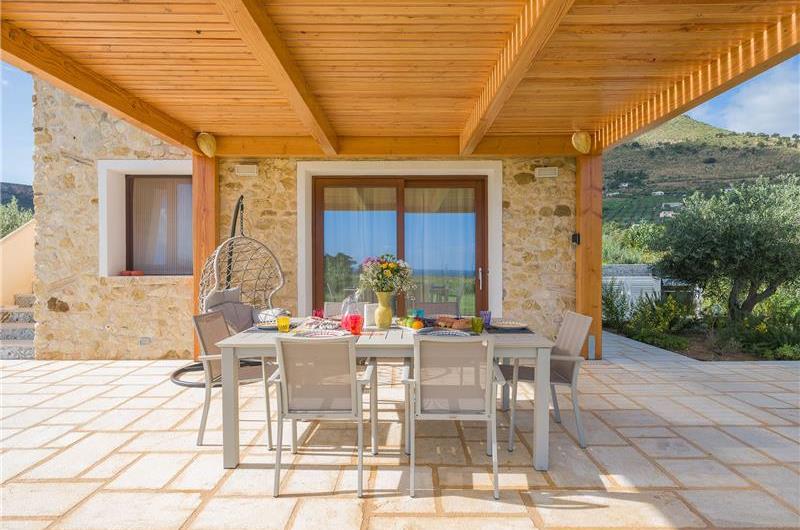 4 bedroom villa with infinity pool, Alcamo, sleeps 6-8