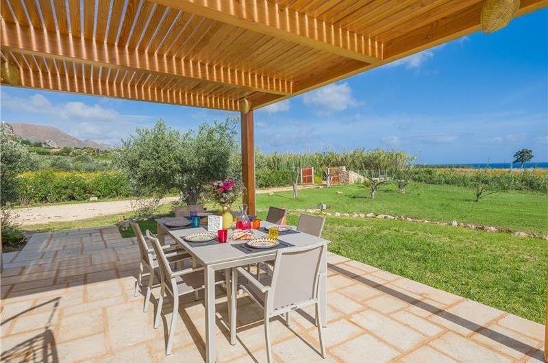 4 bedroom villa with infinity pool, Alcamo, sleeps 6-8