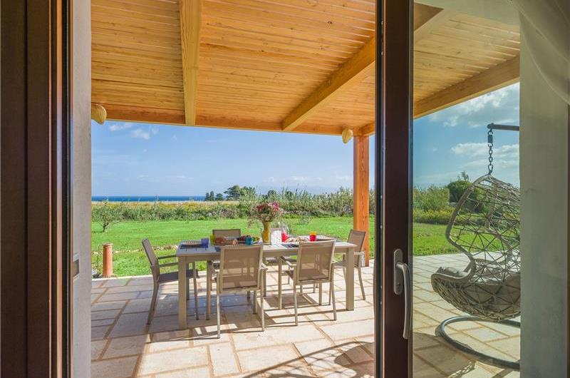 4 bedroom villa with infinity pool, Alcamo, sleeps 6-8