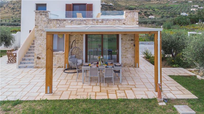4 bedroom villa with infinity pool, Alcamo, sleeps 6-8