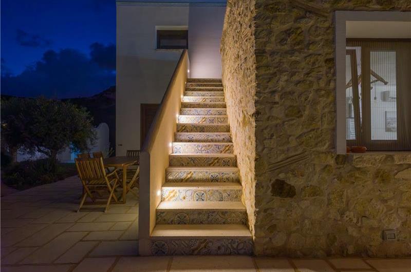 4 bedroom villa with infinity pool, Alcamo, sleeps 6-8