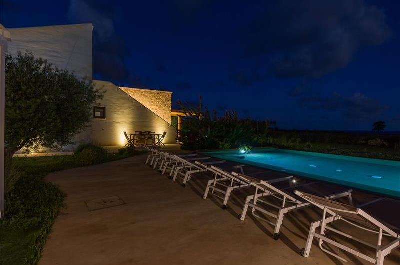 4 bedroom villa with infinity pool, Alcamo, sleeps 6-8