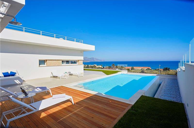 3 bedroom villa with pool & sea views, Alcamo Marina, sleeps 6-7
