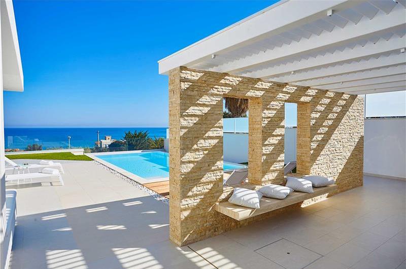 3 bedroom villa with pool & sea views, Alcamo Marina, sleeps 6-7
