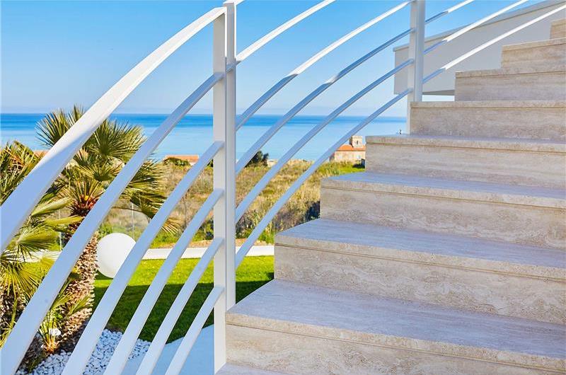 3 bedroom villa with pool & sea views, Alcamo Marina, sleeps 6-7