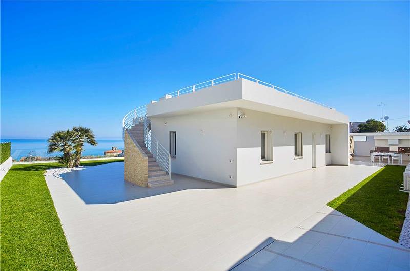 3 bedroom villa with pool & sea views, Alcamo Marina, sleeps 6-7