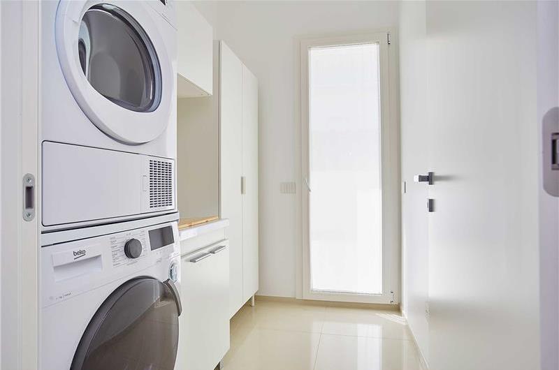 3 bedroom villa with pool & sea views, Alcamo Marina, sleeps 6-7