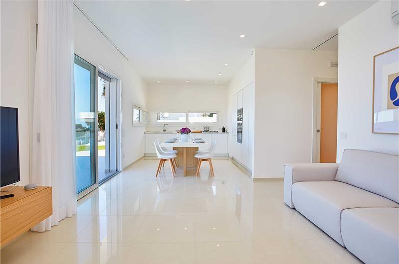 3 bedroom villa with pool & sea views, Alcamo Marina, sleeps 6-7