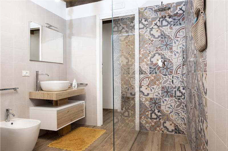 3 bedroom villa with pool & sea views, Cornino, sleeps 6-7