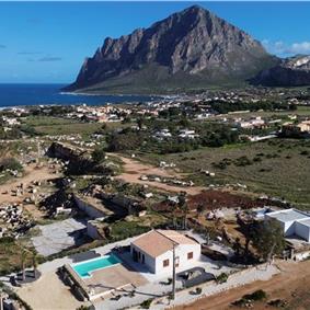 3 bedroom villa with pool & sea views, Cornino, sleeps 6-7