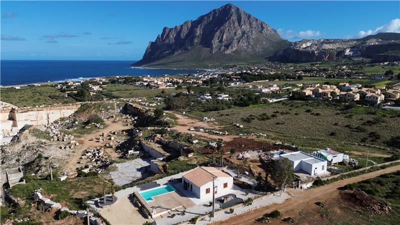 3 bedroom villa with pool & sea views, Cornino, sleeps 6-7