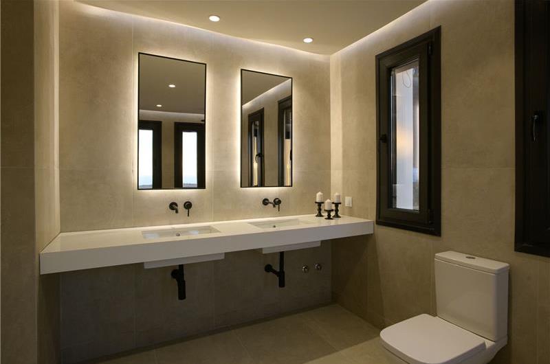 4 bedroom villa with pool & sea views, Acharavi, sleeps 8