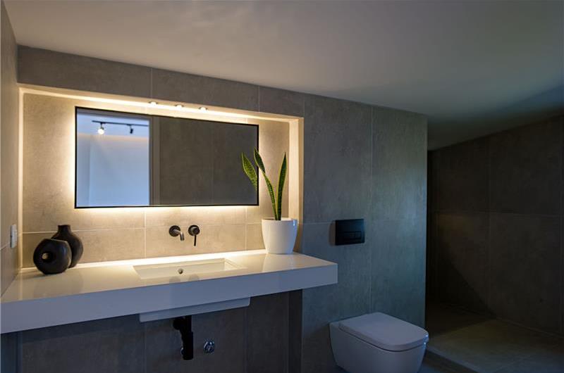 4 bedroom villa with pool & sea views, Acharavi, sleeps 8