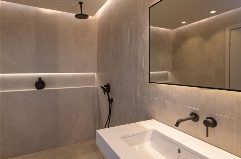 4 bedroom villa with pool & sea views, Acharavi, sleeps 8