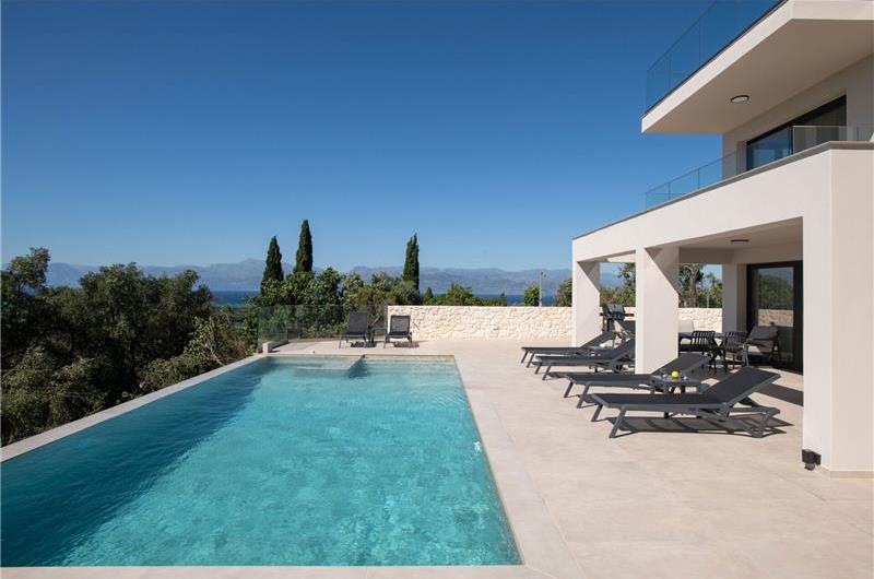 4 bedroom villa with pool & sea views, Acharavi, sleeps 8