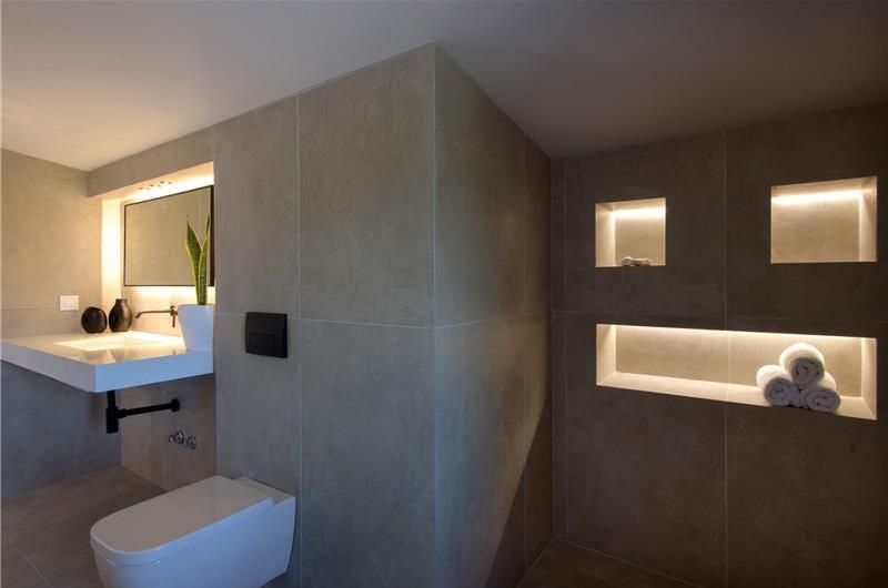 4 bedroom villa with pool & sea views, Acharavi, sleeps 8