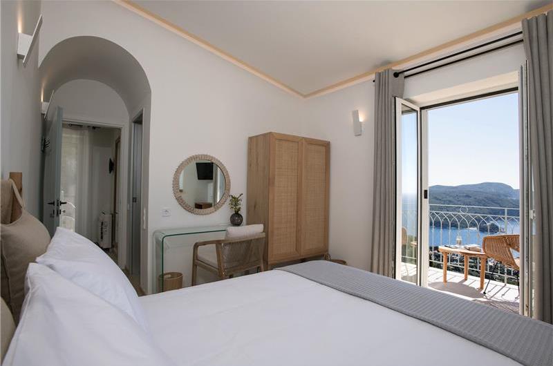 3 bedroom villa with pool & sea views, near Palaiokastrítsa, sleeps 6