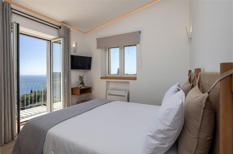 3 bedroom villa with pool & sea views, near Palaiokastrítsa, sleeps 6